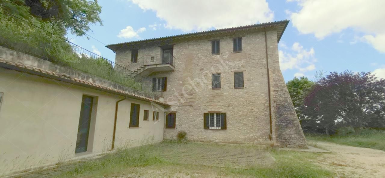Antico Casale adibito a struttura ricettiva nei pressi del centro storico di Assisi