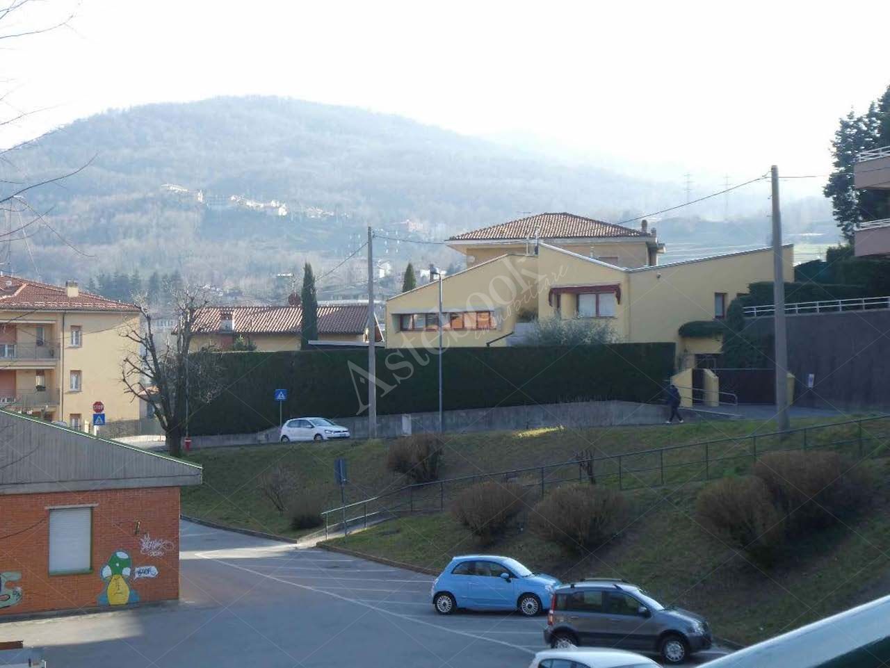 Villa singola di 252 mq con autorimessa e giardino in Galbiate