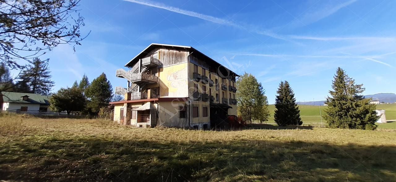 Compendio immobiliare adibito ad Ostello sito in Asiago di 790 mq