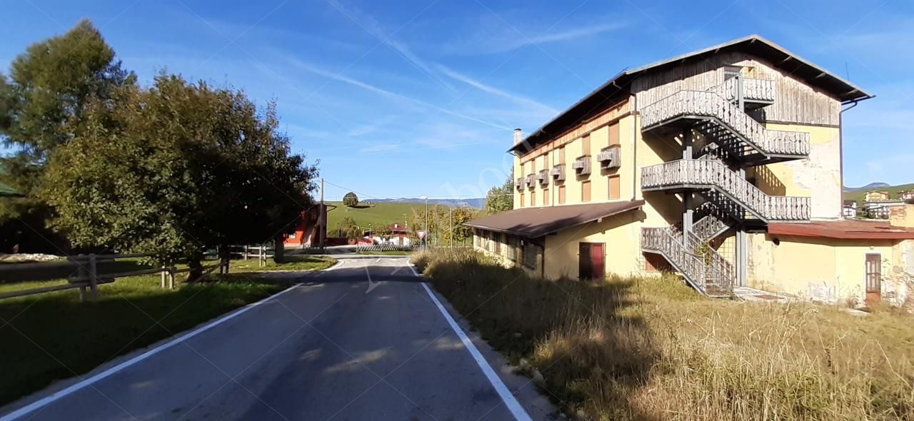 Compendio immobiliare adibito ad Ostello sito in Asiago di 790 mq