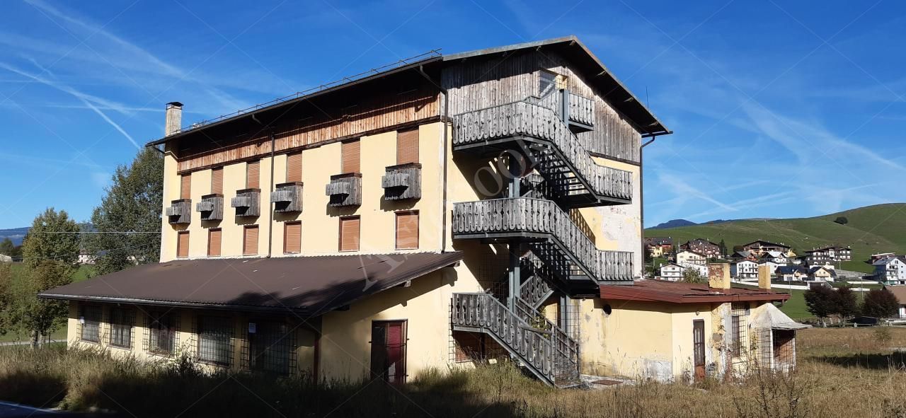 Compendio immobiliare adibito ad Ostello sito in Asiago di 790 mq