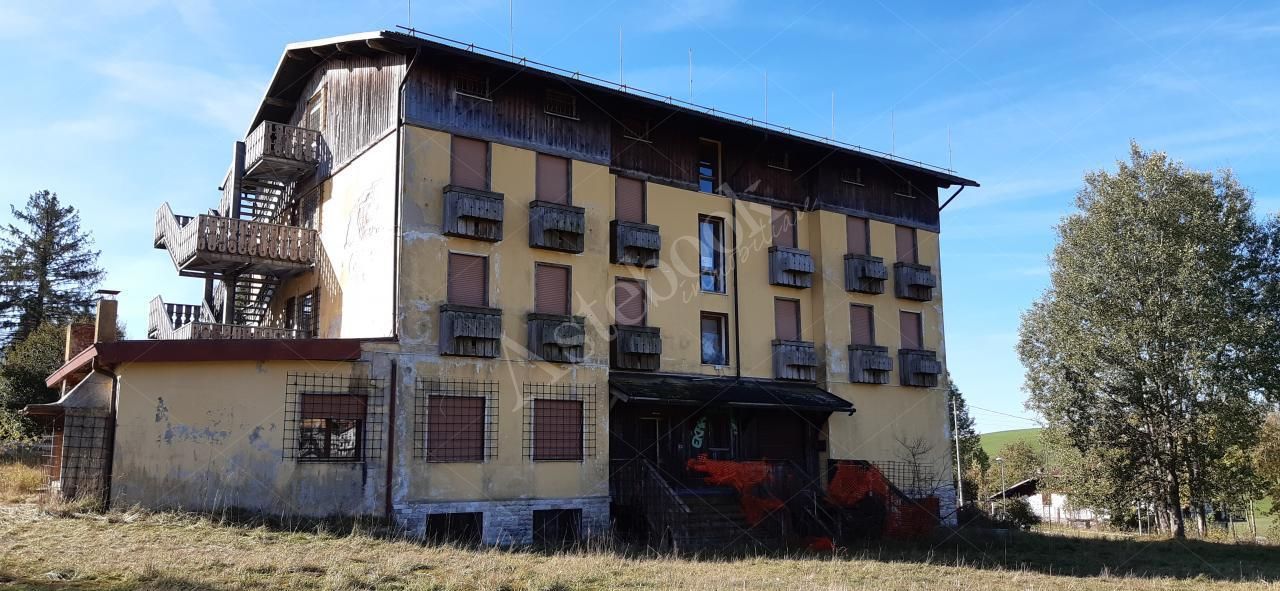 Compendio immobiliare adibito ad Ostello sito in Asiago di 790 mq