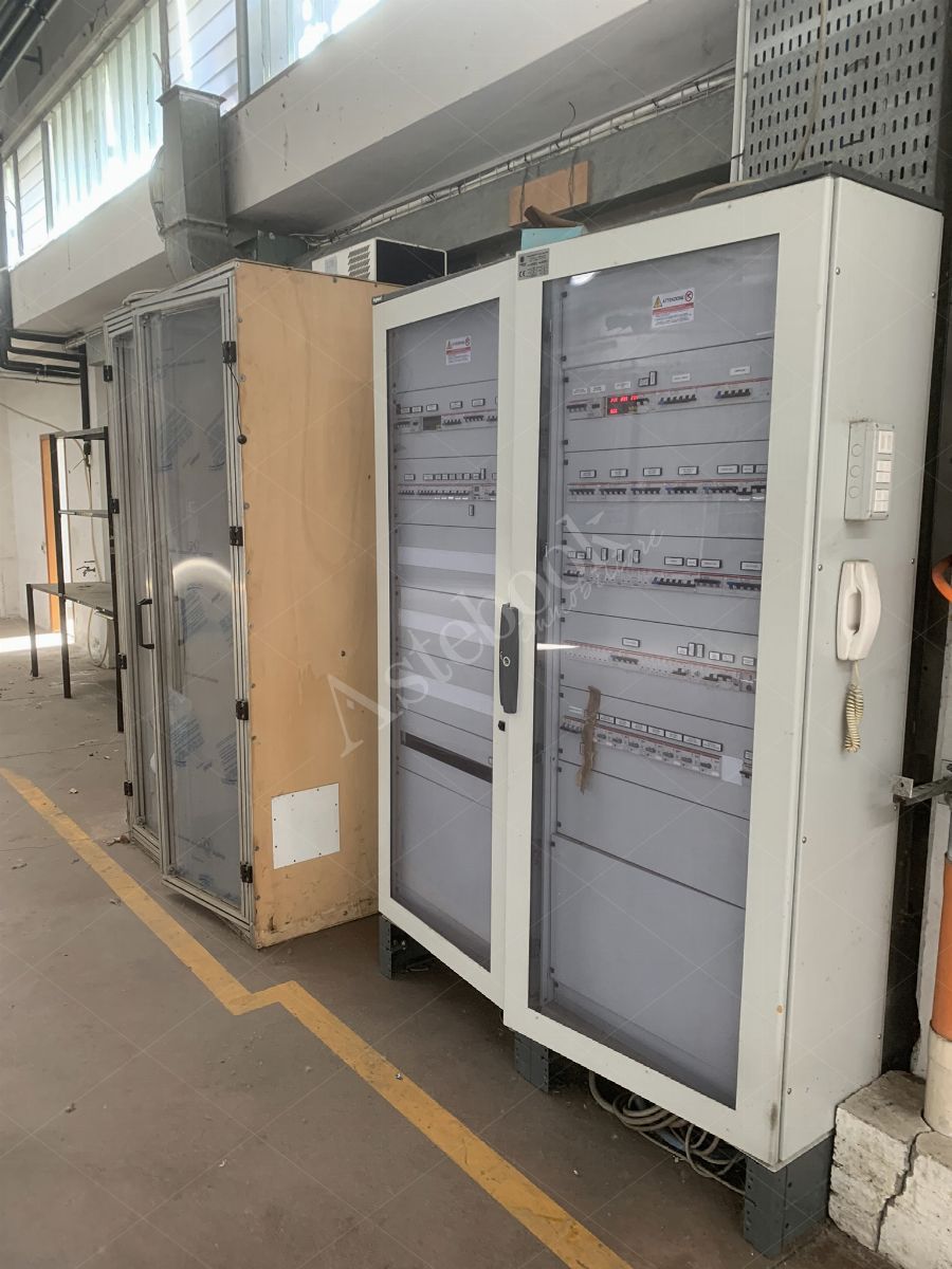 Comparto industriale di capannoni di 1172 mq con annessa palazzina uffici ed impianti fotovoltaici in Cant