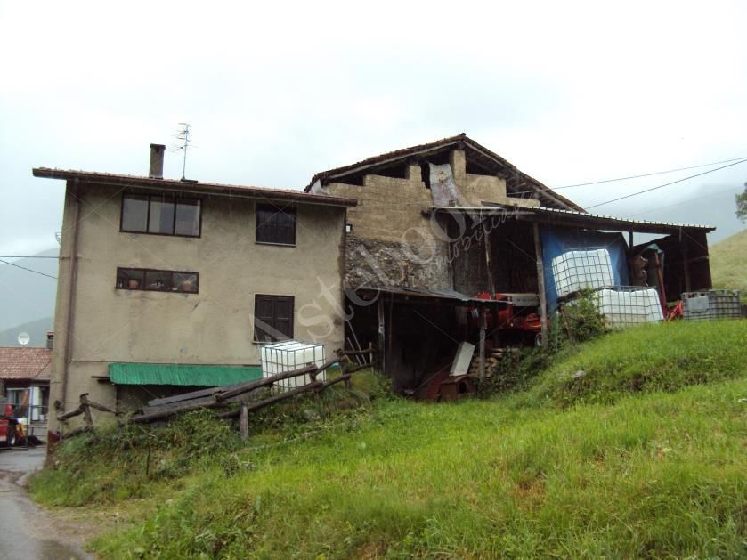 Edificio a due piani fuori terra a destinazione residenziale di 84 mq in Cassina Valsassina