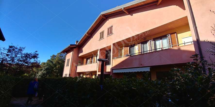 Appartamento con taverna, cantina e box in Verderio