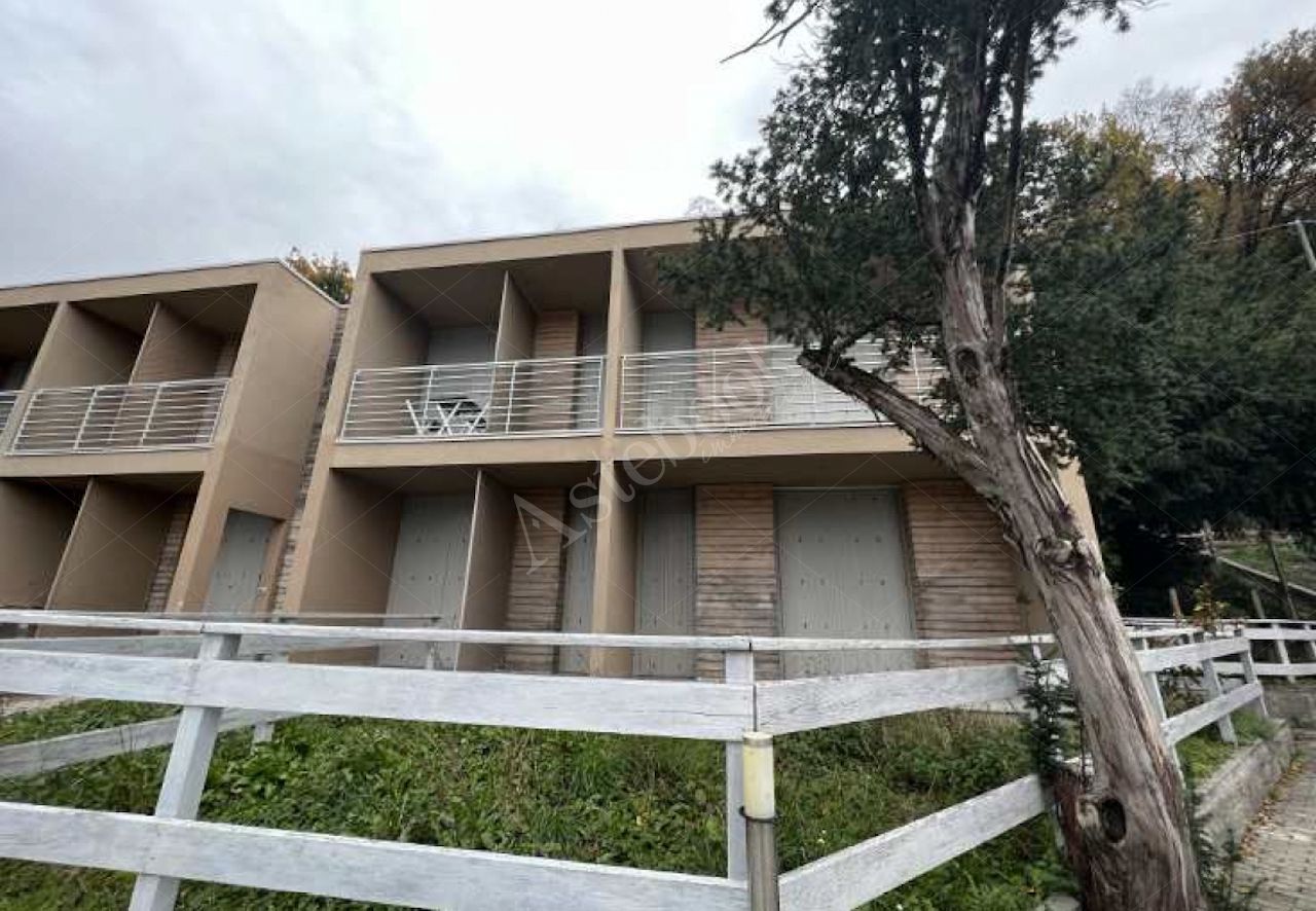 Villino a schiera di testa di 99 mq con 2 posti auto scoperti in Lecco