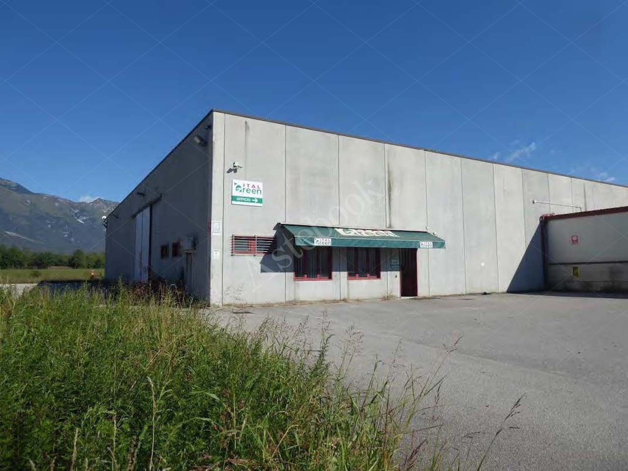 Capannone industriale adibito a smaltimento rifiuti posto su un area di 38.827 mq in Aviano