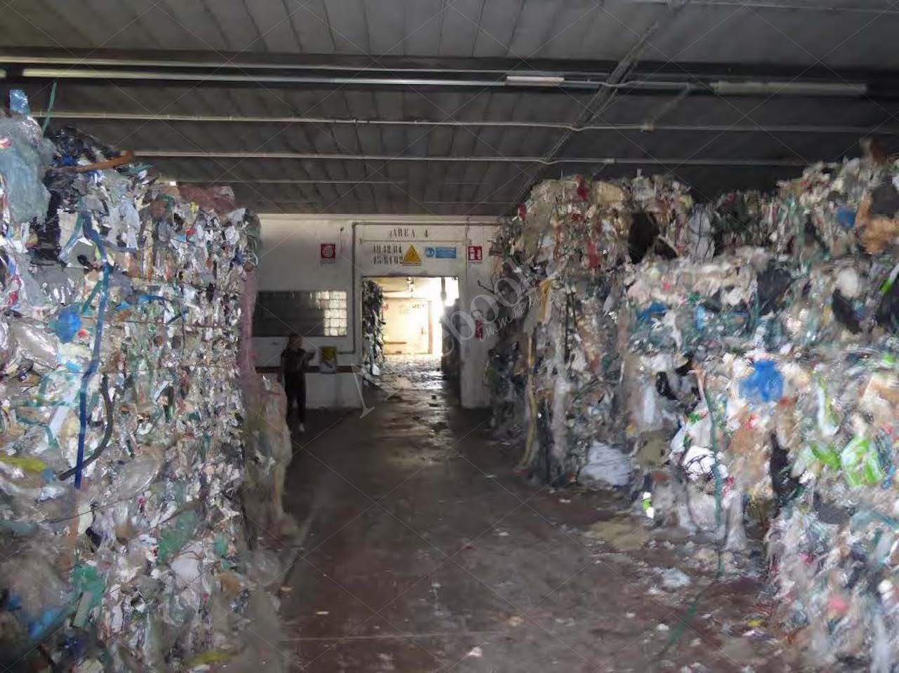 Capannone industriale adibito a smaltimento rifiuti posto su un area di 38.827 mq in Aviano