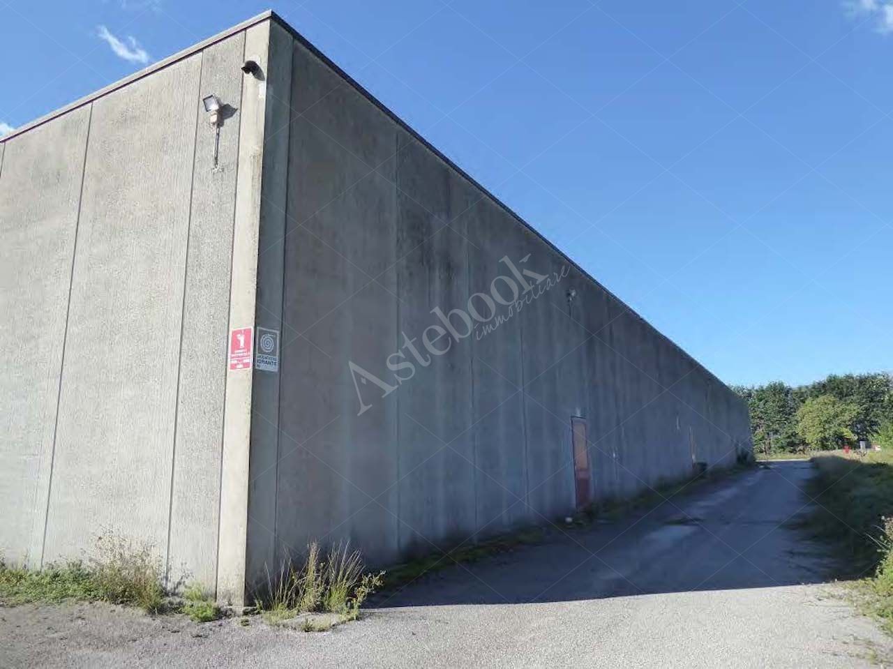 Capannone industriale adibito a smaltimento rifiuti posto su un area di 38.827 mq in Aviano