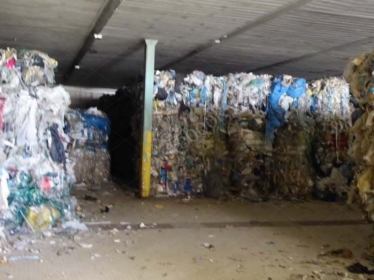 Capannone industriale adibito a smaltimento rifiuti posto su un area di 38.827 mq in Aviano