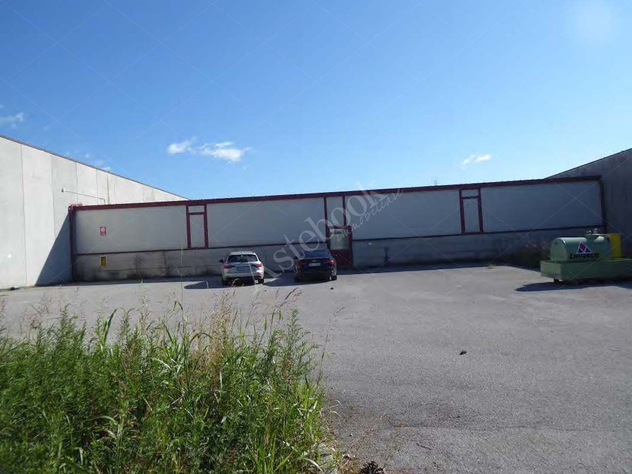 Capannone industriale adibito a smaltimento rifiuti posto su un area di 38.827 mq in Aviano