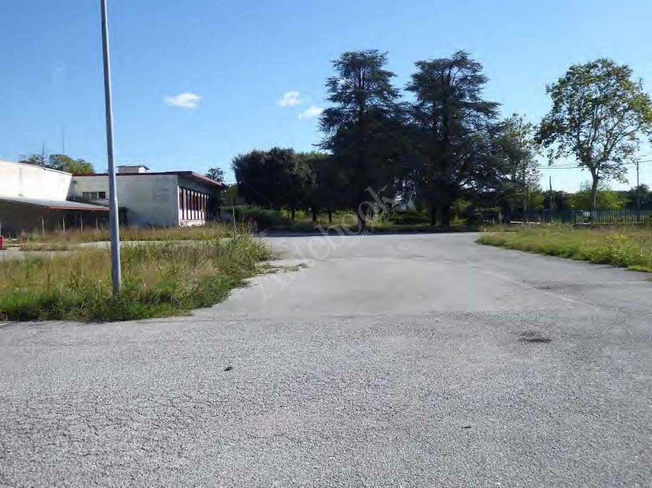 Capannone industriale adibito a smaltimento rifiuti posto su un area di 38.827 mq in Aviano