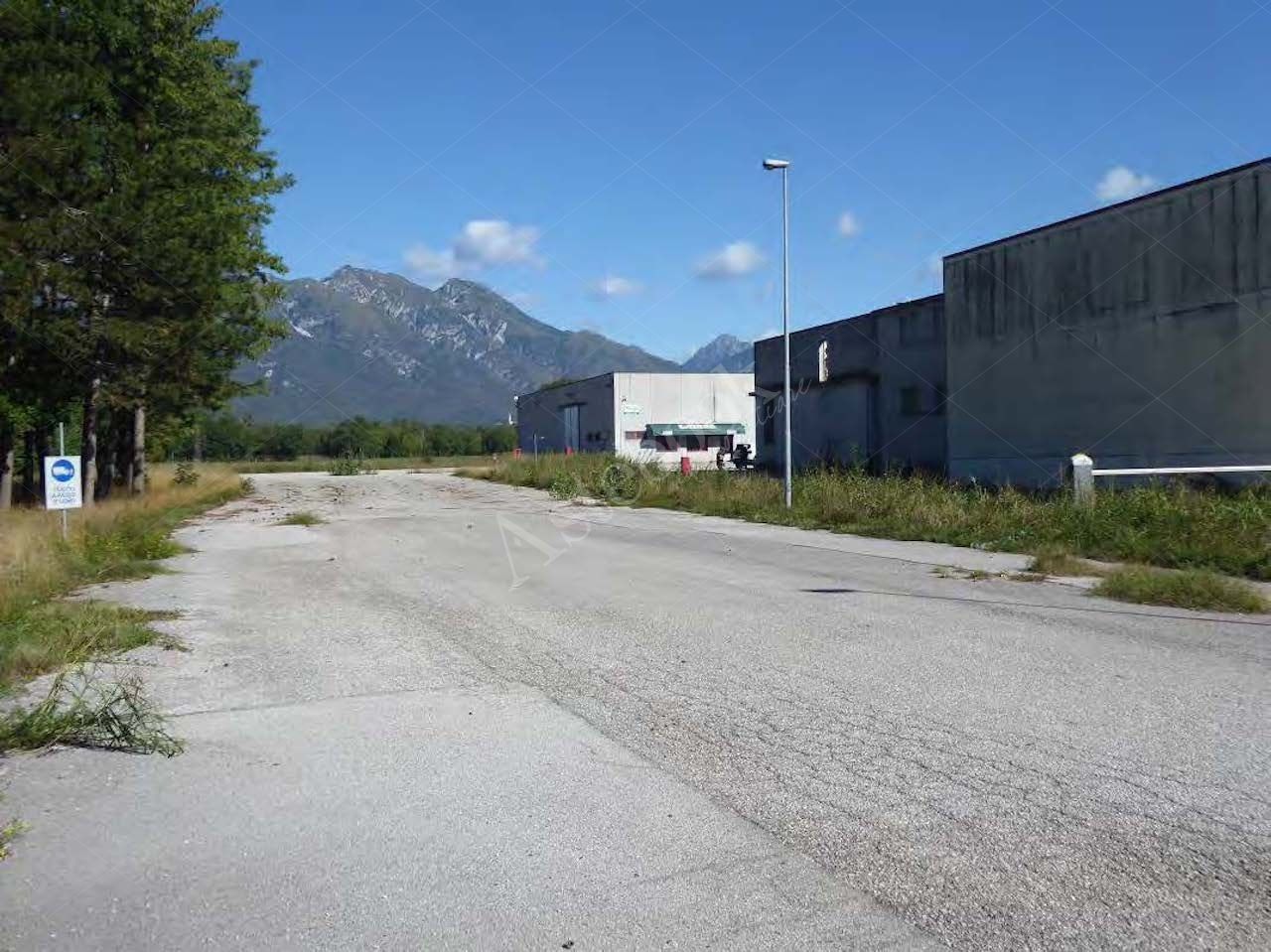 Capannone industriale adibito a smaltimento rifiuti posto su un area di 38.827 mq in Aviano