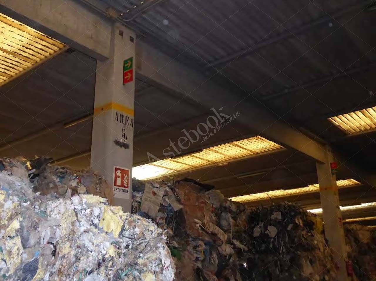 Capannone industriale adibito a smaltimento rifiuti posto su un area di 38.827 mq in Aviano