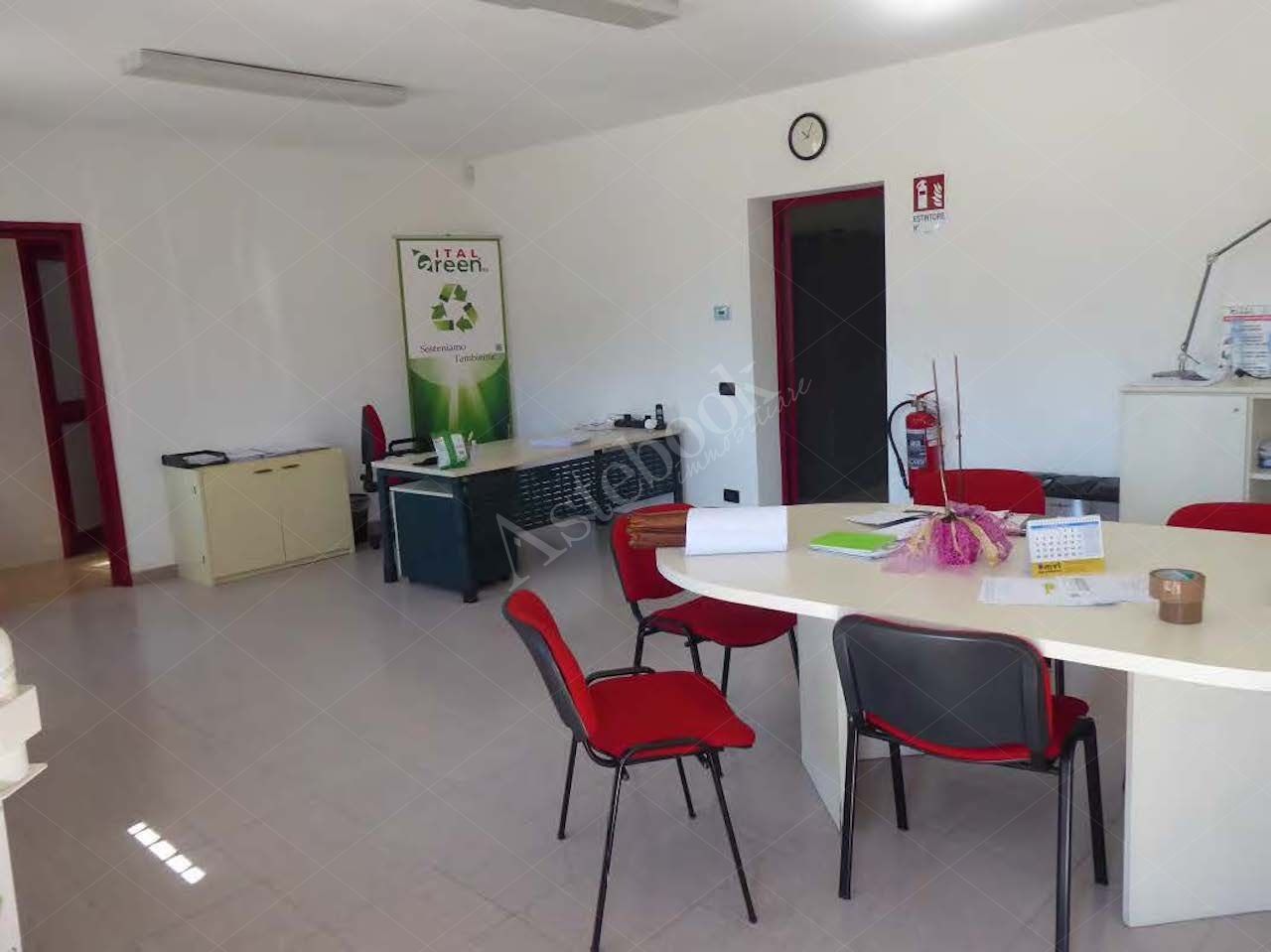 Capannone industriale adibito a smaltimento rifiuti posto su un area di 38.827 mq in Aviano