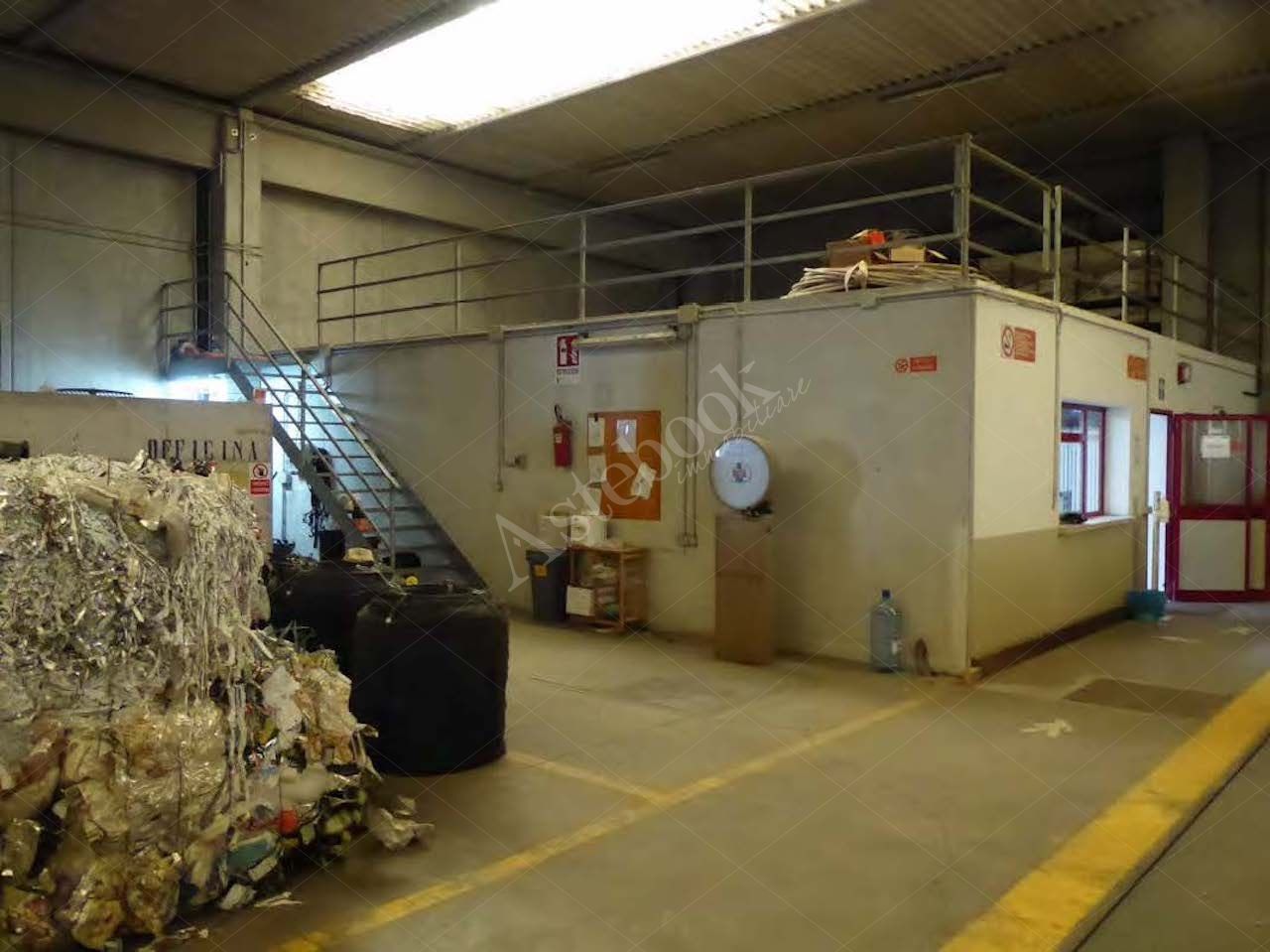 Capannone industriale adibito a smaltimento rifiuti posto su un area di 38.827 mq in Aviano