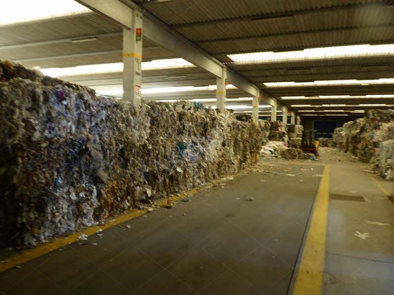 Capannone industriale adibito a smaltimento rifiuti posto su un area di 38.827 mq in Aviano