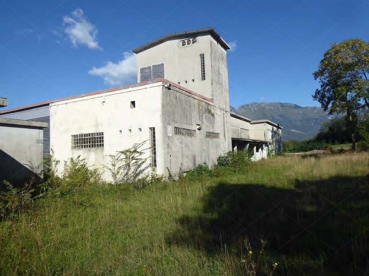 Capannone industriale adibito a smaltimento rifiuti posto su un area di 38.827 mq in Aviano