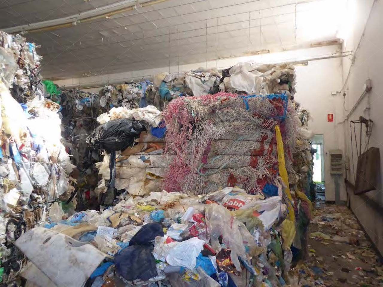 Capannone industriale adibito a smaltimento rifiuti posto su un area di 38.827 mq in Aviano