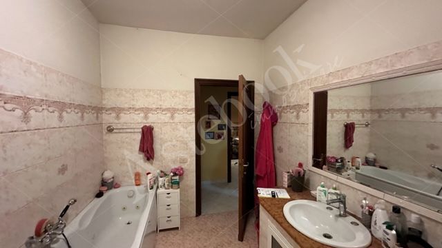 Appartamento al primo piano di 175 mq in Roma