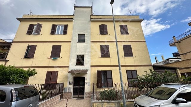 Quota di 1/3 di appartamento al piano terra di 70 mq in Roma
