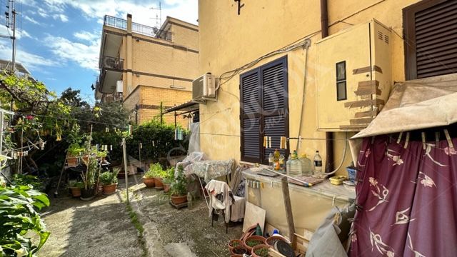 Quota di 1/3 di appartamento al piano terra di 70 mq in Roma