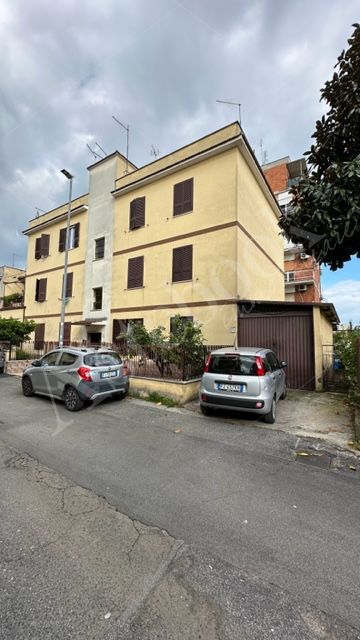 Quota di 1/3 di appartamento al piano terra di 70 mq in Roma