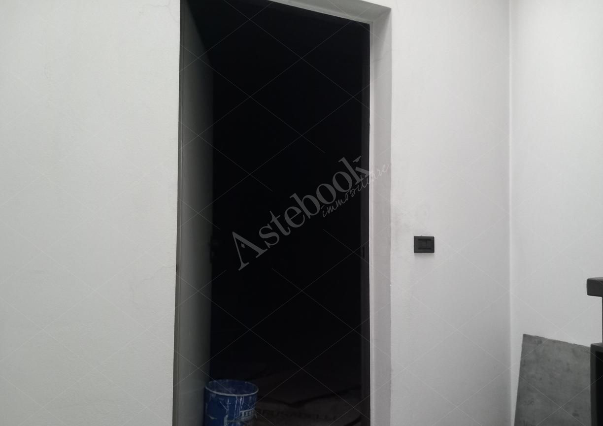 Capannone industriale di 2.294 mq con annessa abitazione del custode in Carate Brianza