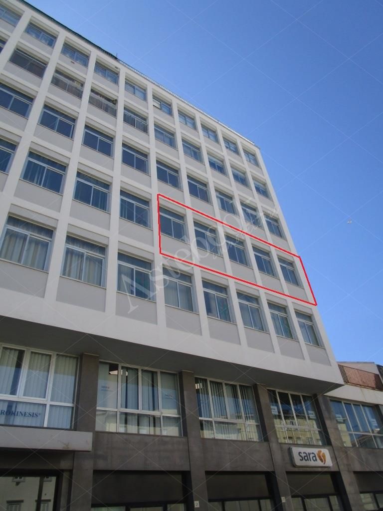 Unita immobiliare ad uso ufficio di 126 mq al terzo piano in Livorno