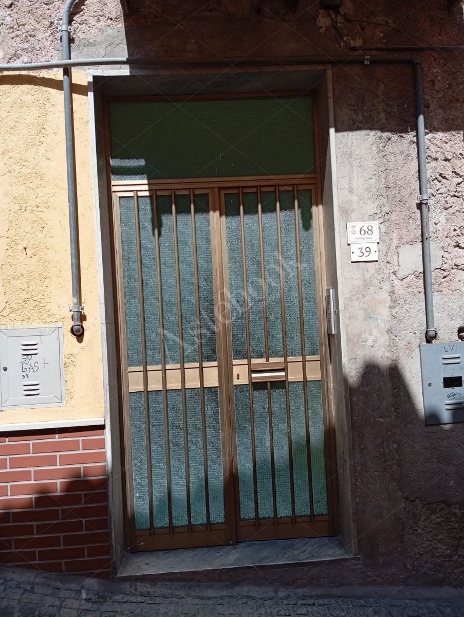 LOTTO 2 - Quota di propriet per 1/9 di abitazione di tipo popolare e 1/9 di terreno in Sala Consilina
