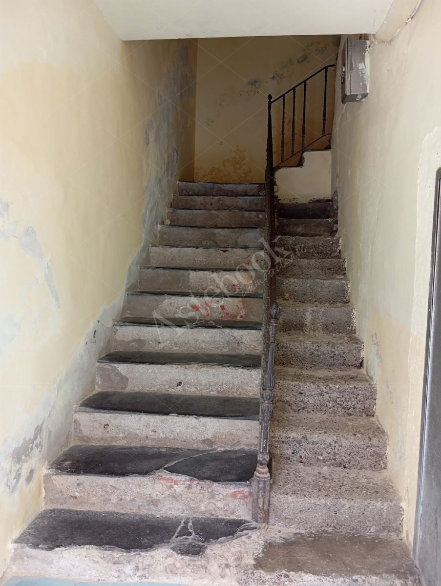 LOTTO 2 - Quota di propriet per 1/9 di abitazione di tipo popolare e 1/9 di terreno in Sala Consilina