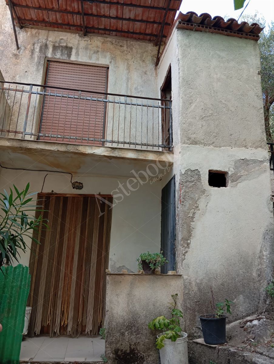 LOTTO 3 - Quota di propriet di 1/9 di immobile rurale in Sala Consilina