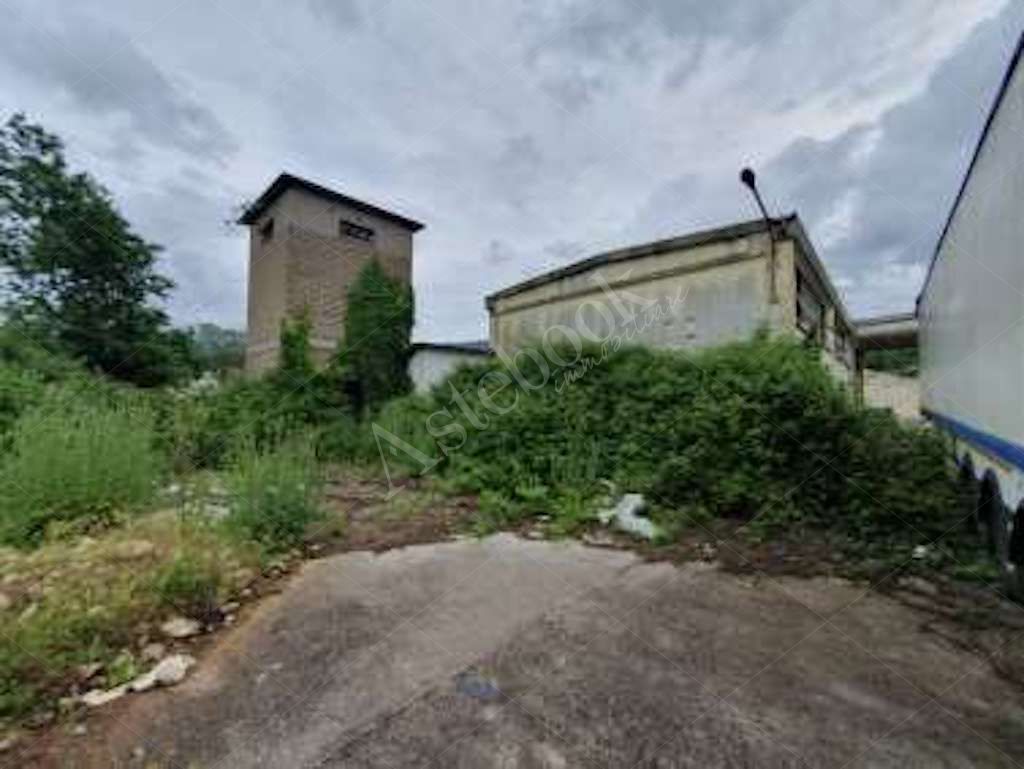 Compendio immobiliare a carattere industriale con area di pertinenza in Ceccano