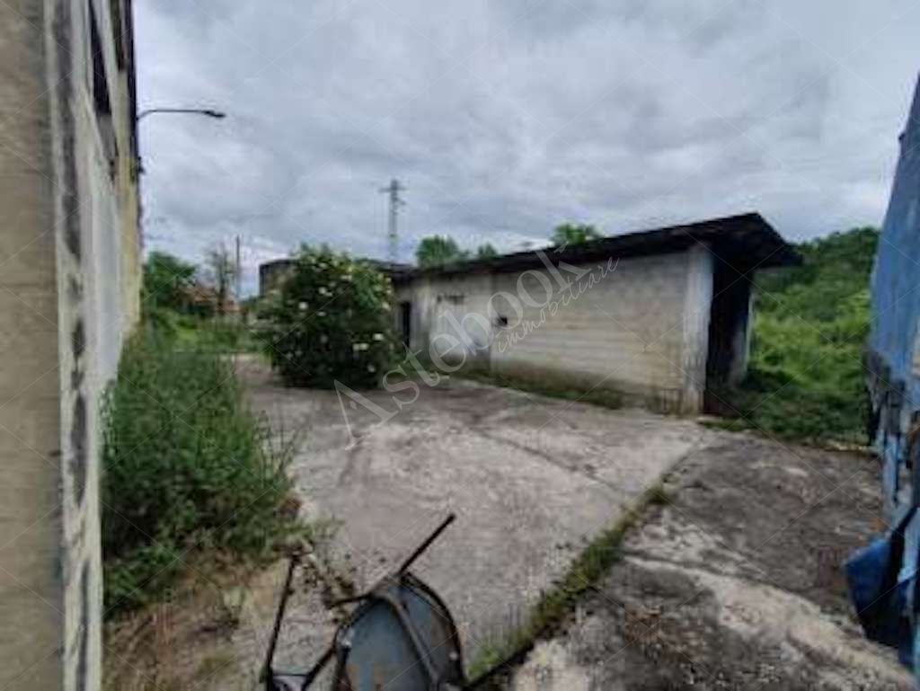 Compendio immobiliare a carattere industriale con area di pertinenza in Ceccano