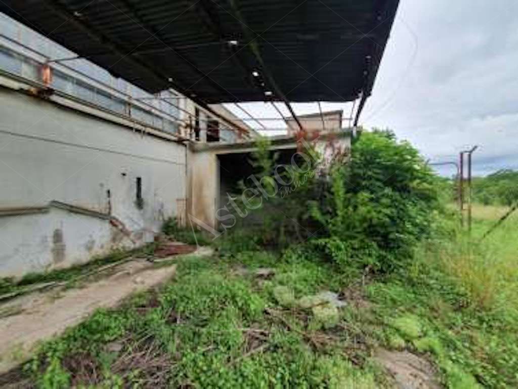 Compendio immobiliare a carattere industriale con area di pertinenza in Ceccano