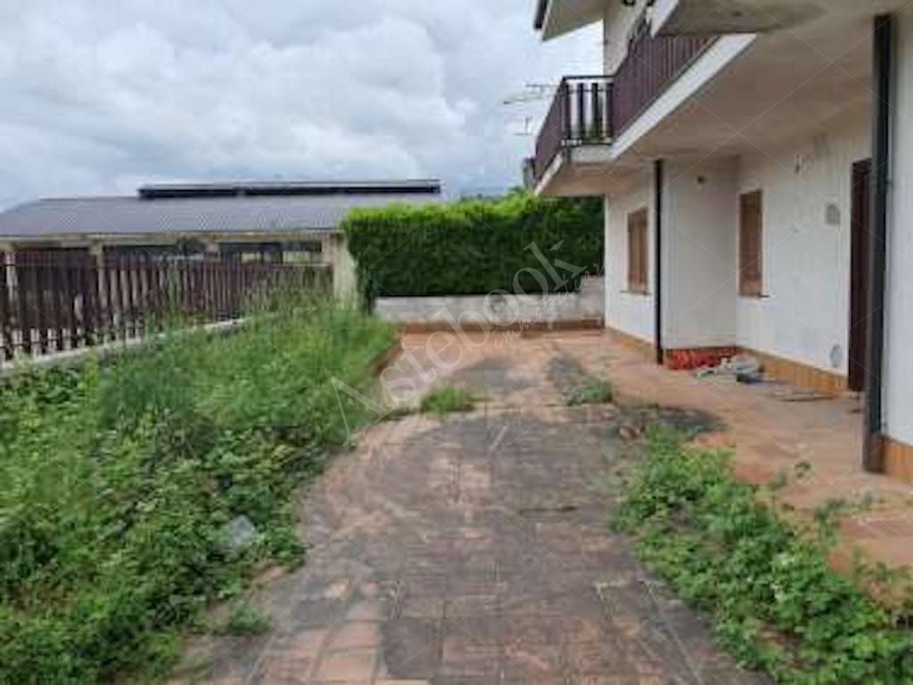 Ufficio al piano terra con area di pertinenza in Ceccano