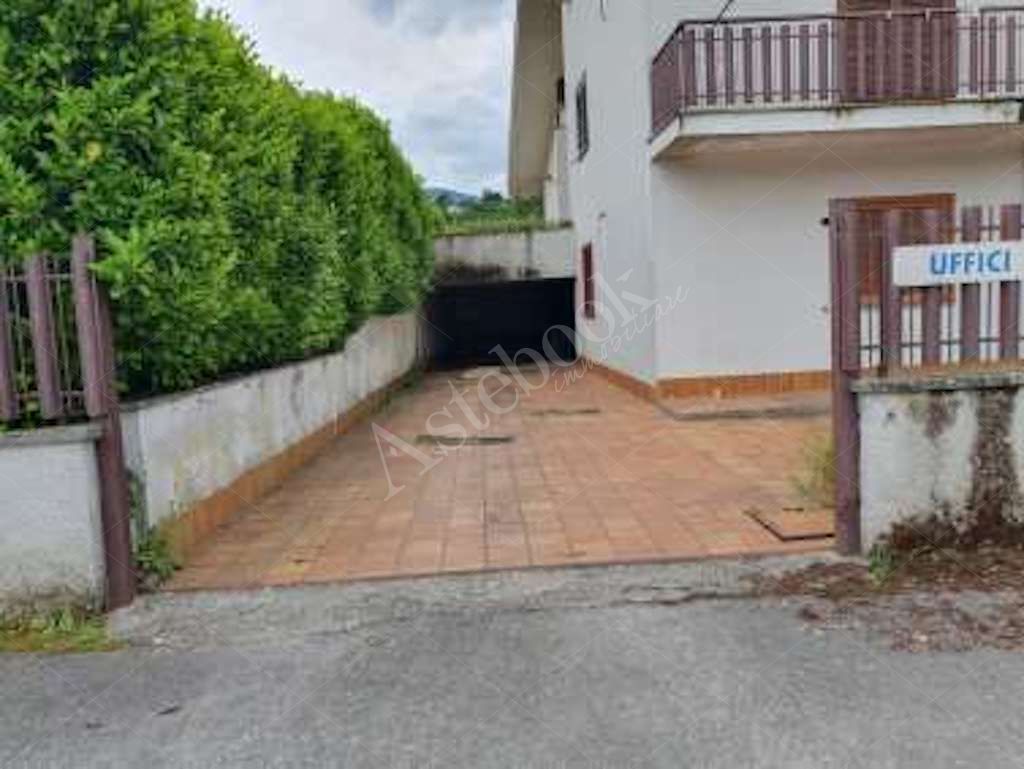 Ufficio al piano terra con area di pertinenza in Ceccano