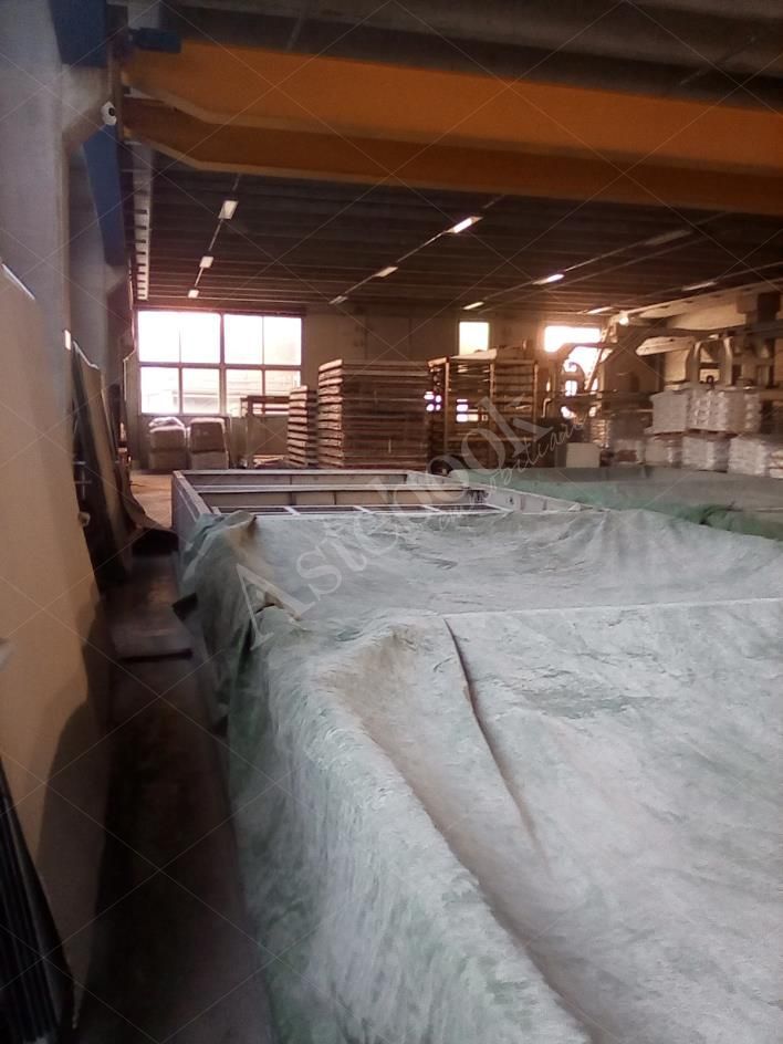 Capannone industriale ad uso produttivo con area esterna di pertinenza in Valmadrera
