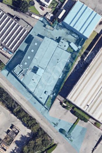 Capannone industriale ad uso produttivo con area esterna di pertinenza in Valmadrera