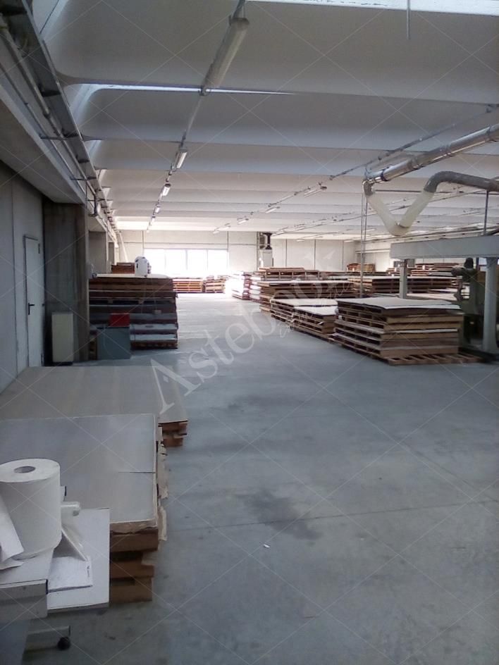 Capannone industriale ad uso produttivo con area esterna e cabina di trasformazione in Valmadrera