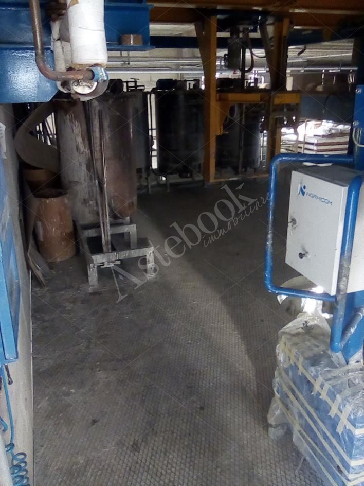 Capannone industriale ad uso produttivo con area esterna di pertinenza in Valmadrera