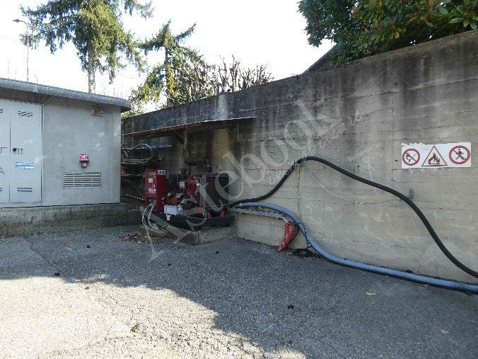 Capannone industriale ad uso produttivo con area esterna di pertinenza in Valmadrera
