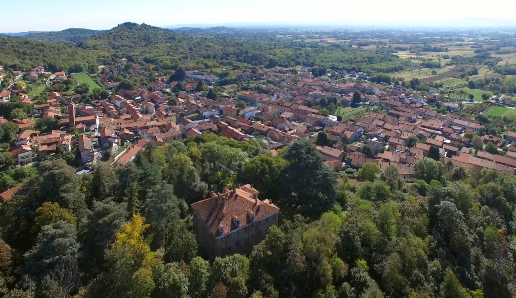 Castello di Montalenghe - Residenza Storica con Parco Monumentale
