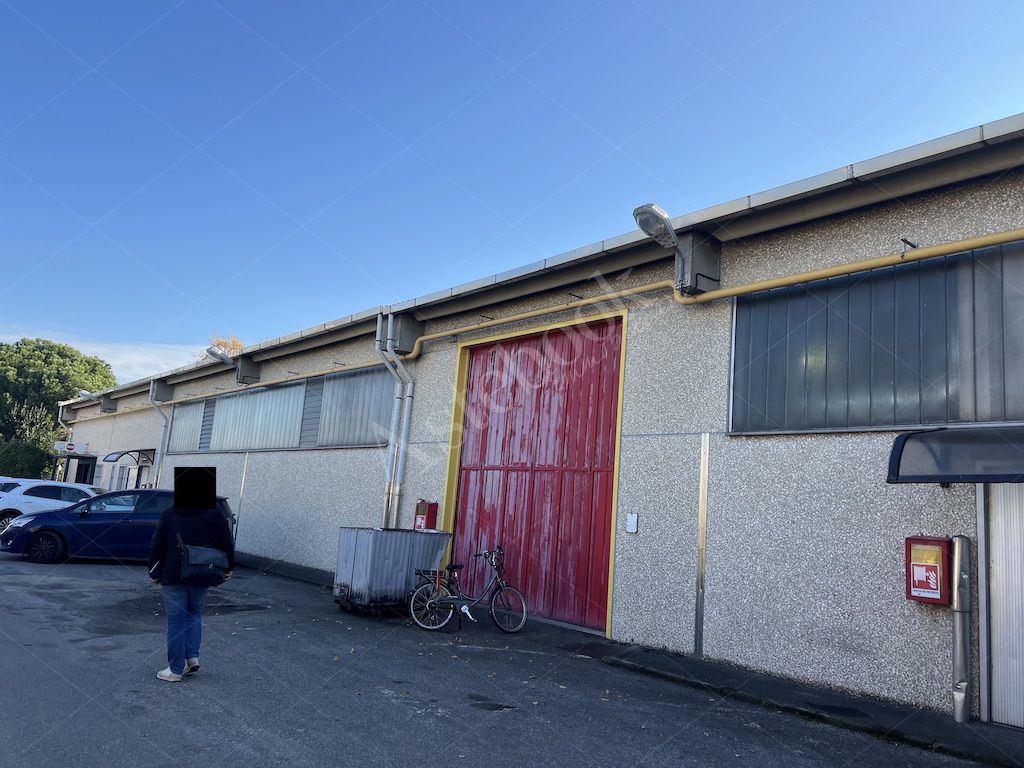 LOTTO A - Complesso industriale con capannone, uffici, abitazione custode e deposito a Trezzo sullAdda