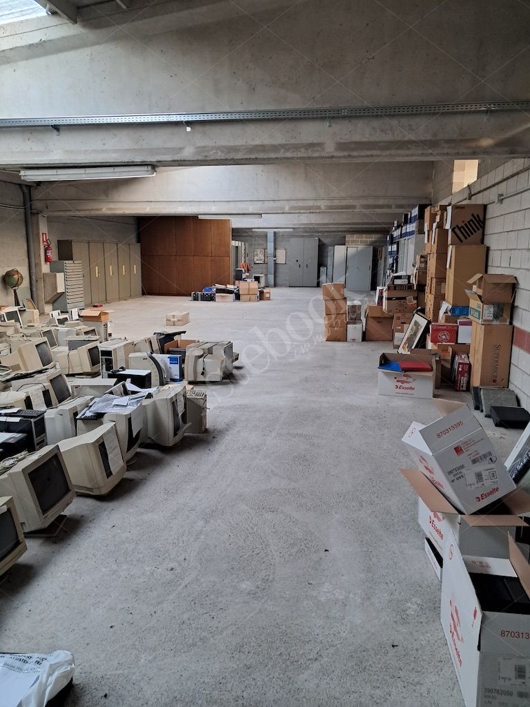LOTTO B - Complesso industriale con capannone, uffici e deposito a Trezzo sullAdda