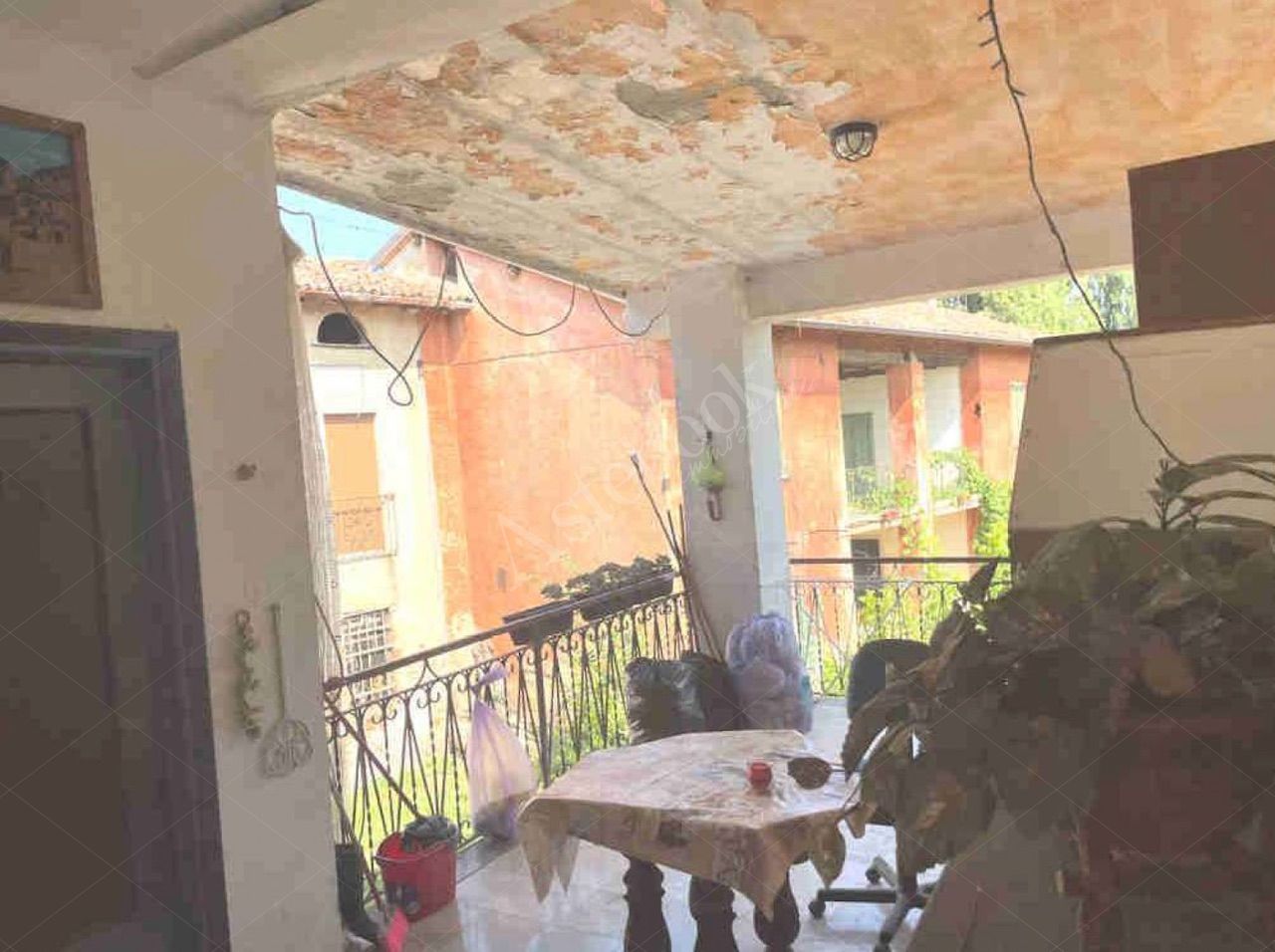 Porzione di fabbricato rurale di 92 mq con box singolo in Missaglia