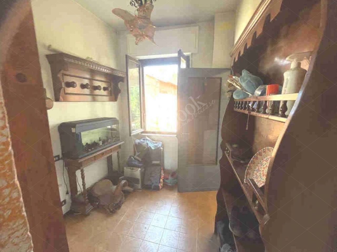 Porzione di fabbricato rurale di 92 mq con box singolo in Missaglia