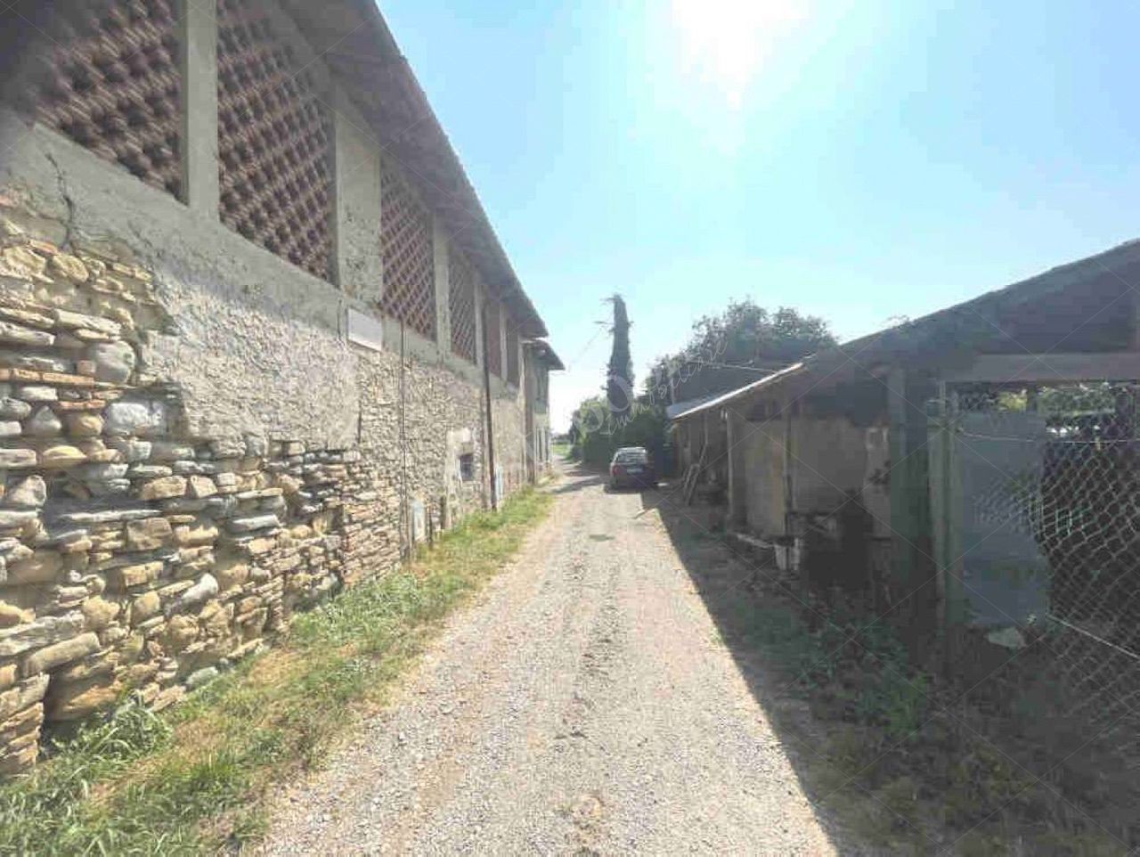 Porzione di fabbricato rurale di 92 mq con box singolo in Missaglia