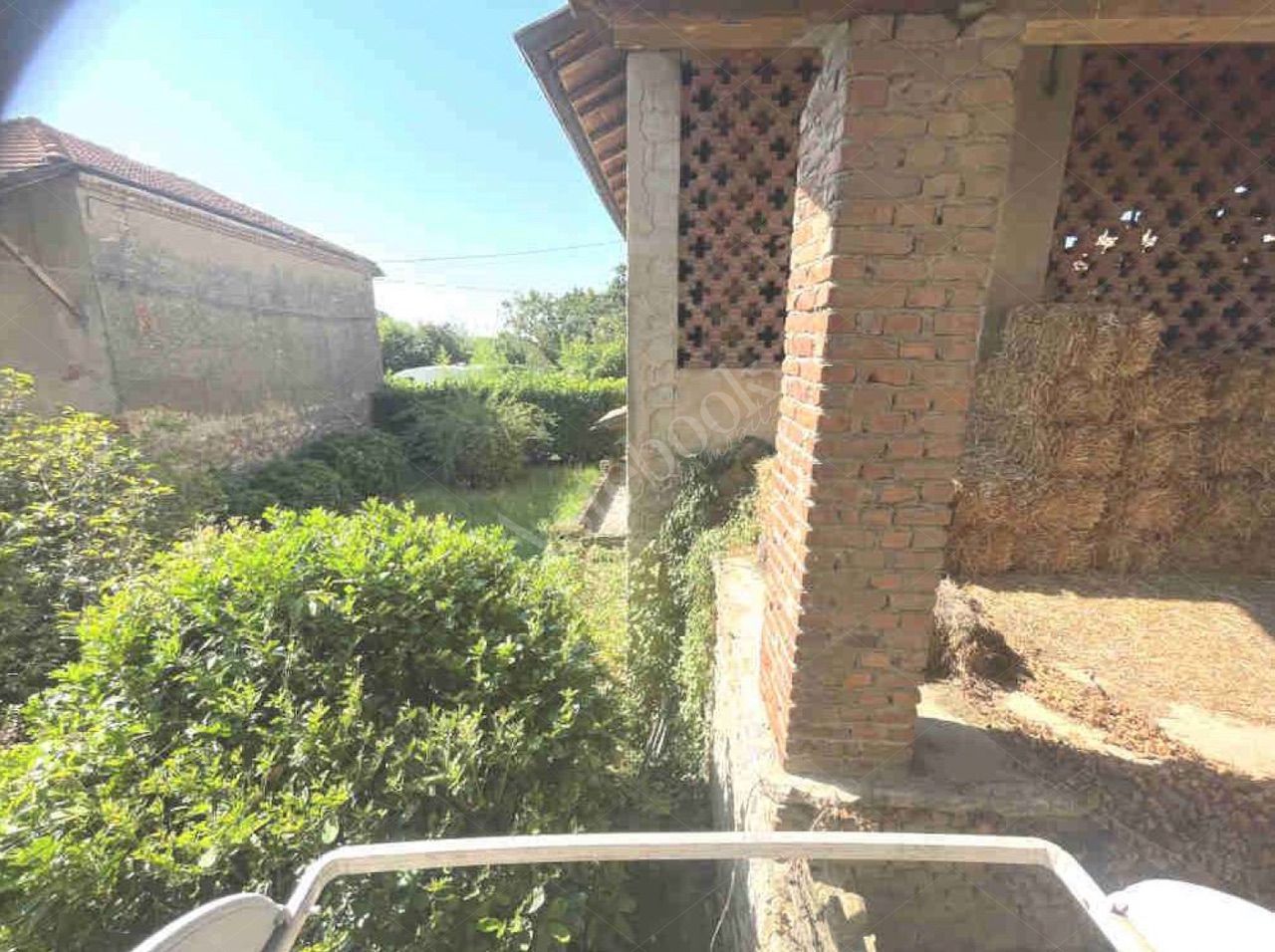 Porzione di fabbricato rurale di 92 mq con box singolo in Missaglia