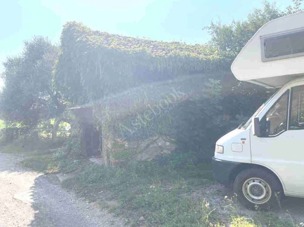 Porzione di fabbricato rurale di 92 mq con box singolo in Missaglia